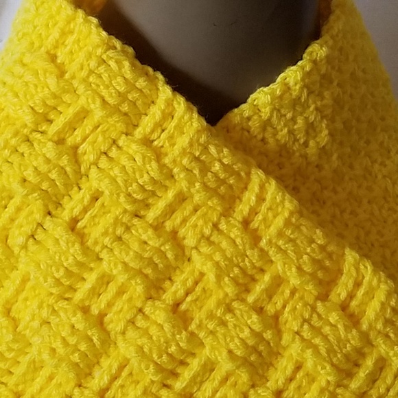 Scarf, Cowl - Picture 2 of 2